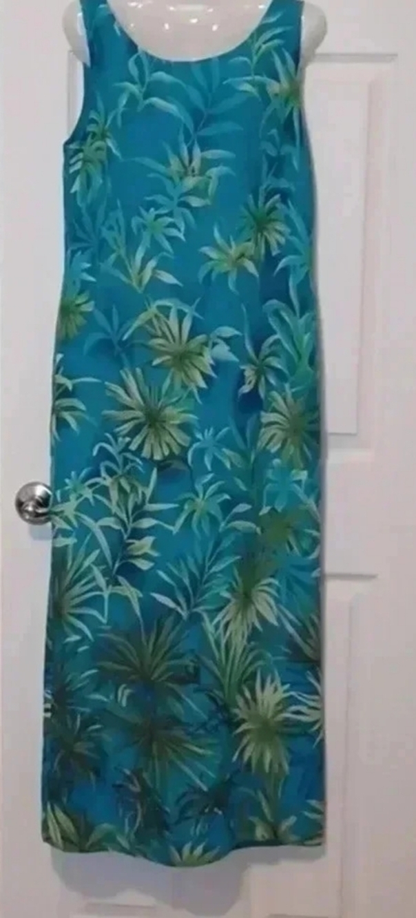 - GORGEOUS dress with a slit on the side - Picture 10 of 10